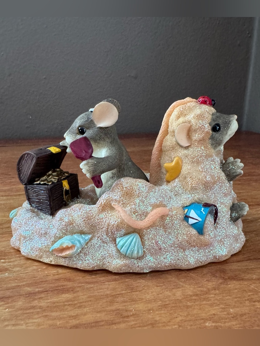 Charming Tails “Buried Treasures” Item #: 83/806 Fitz and Floyd Figurine 🪎
